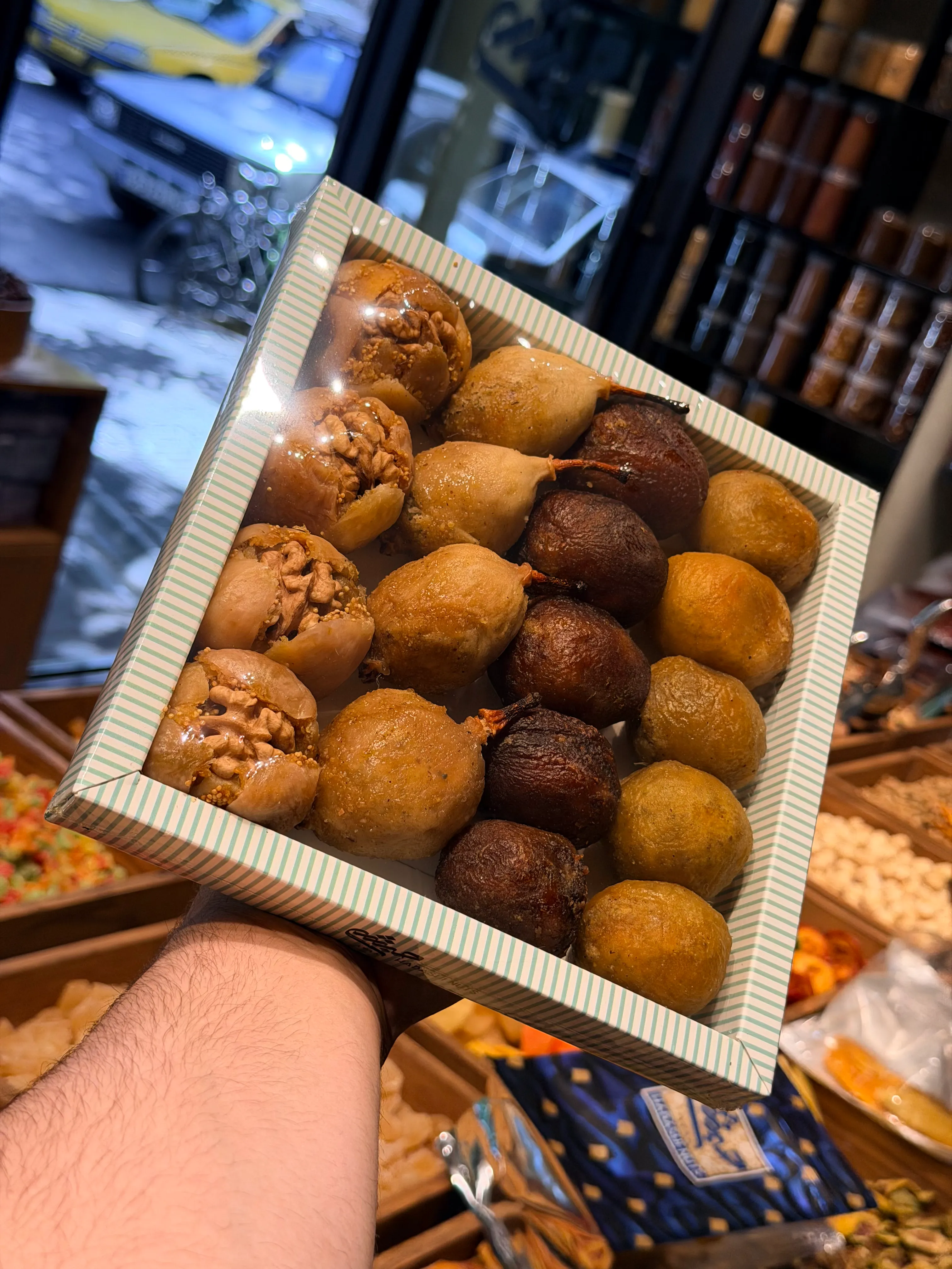 میانپر مخلوط قیسی زردالو گلابی انجیر