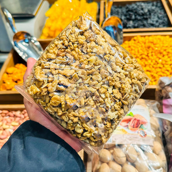 مغز گردو خرد شده