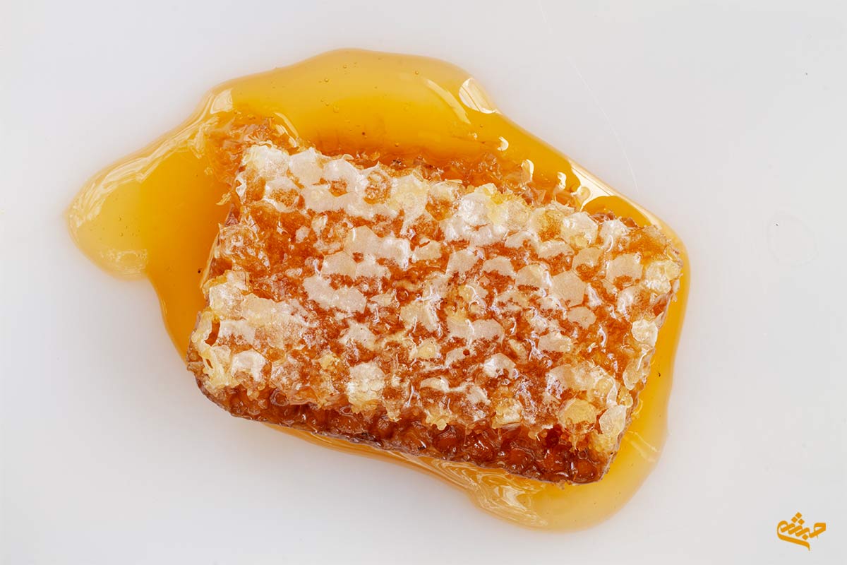 عسل ارگانیک موم دار