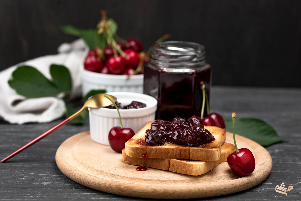 مربای آلبالو برای صبحانه